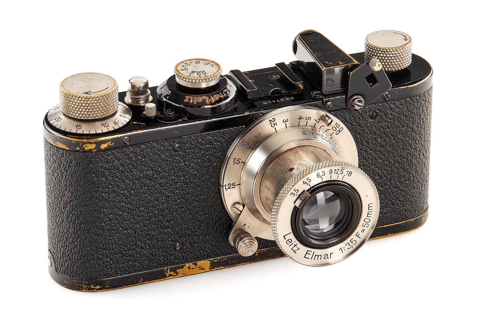 Leica I Mod. C Standard: Interesting Leica I Mod. C, originally not standardized, delivered in 02.07.1930, was standardized in 1932 according to Leica records, note the swinging mask for 135mm, in very good condition,