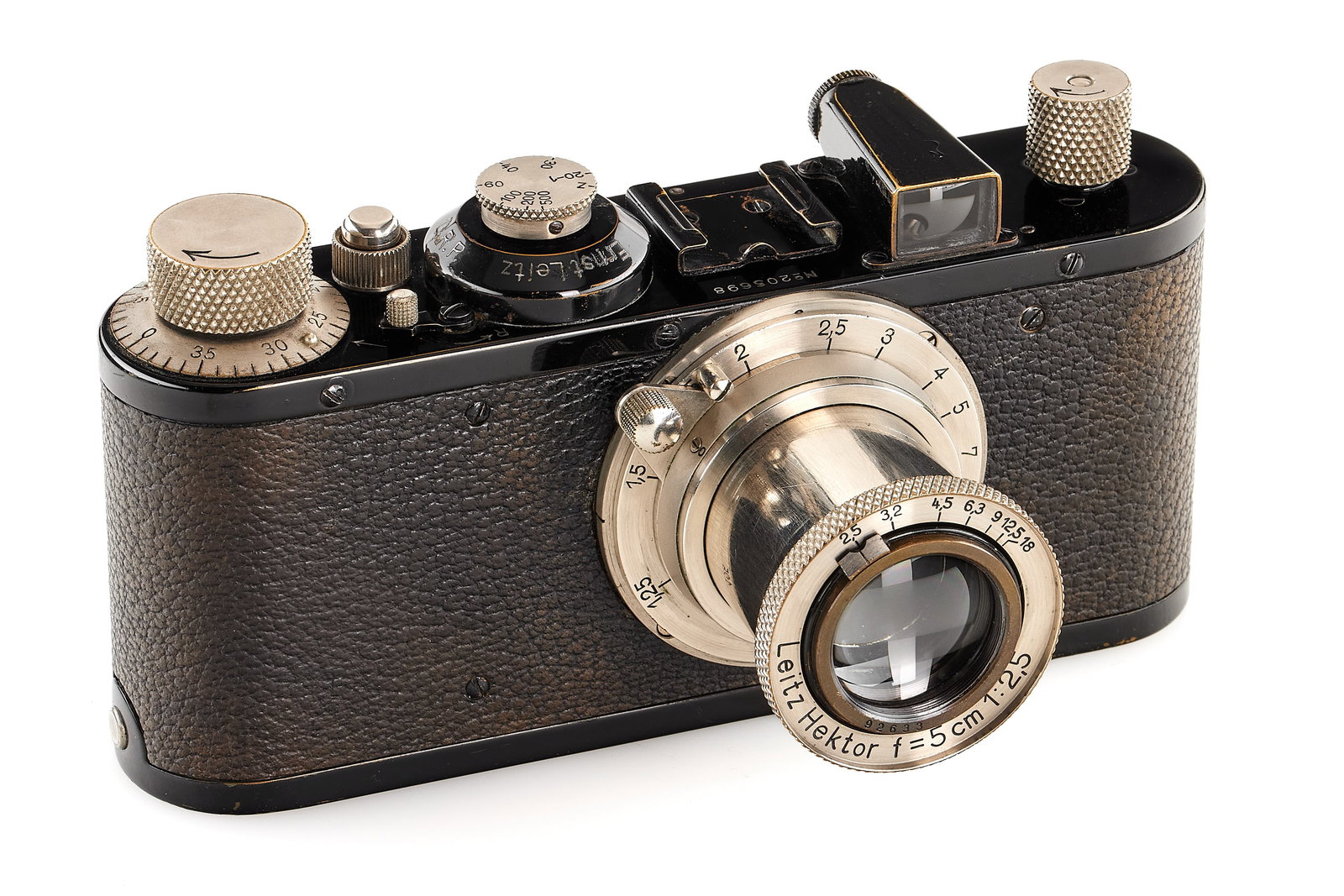 Leica Standard black/nickel with Hektor 2.5/5cm: Beautiful black/nickel version in very good cosmetic condition, shutter curtains not original, delivered to retailer Schwarz, Munich, on 27.07.1936, with Hektor 2.5/5cm no.92633 in meter scale (front