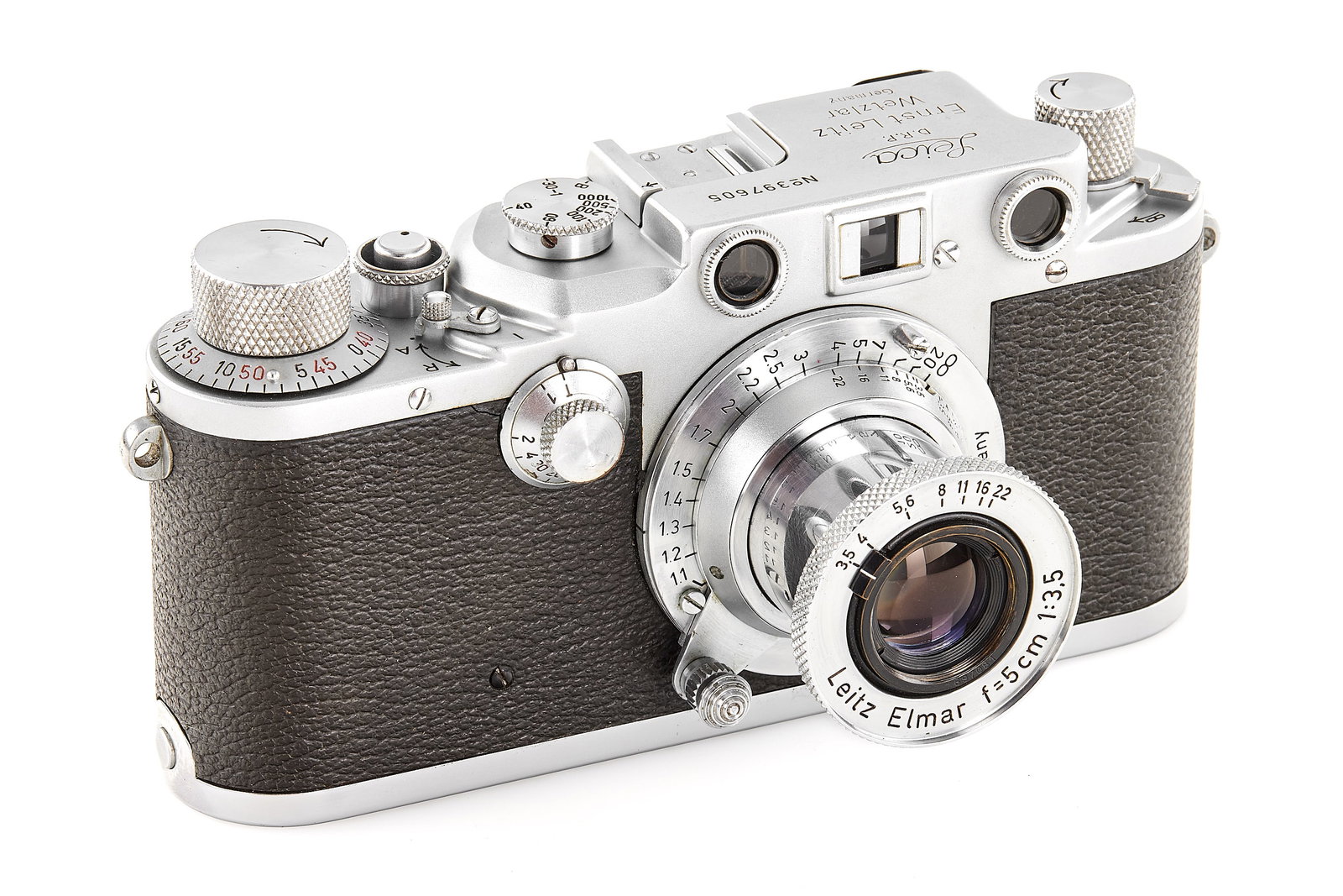 Leica IIIc 18x24 prototype 1946 *: The Leica 72 in the 18×24 mm image format, based on the Leica IIIa, was produced in 1963, with approximately 150 cameras manufactured by Leitz Canada and around 70 examples produced in Wetzlar.Offere