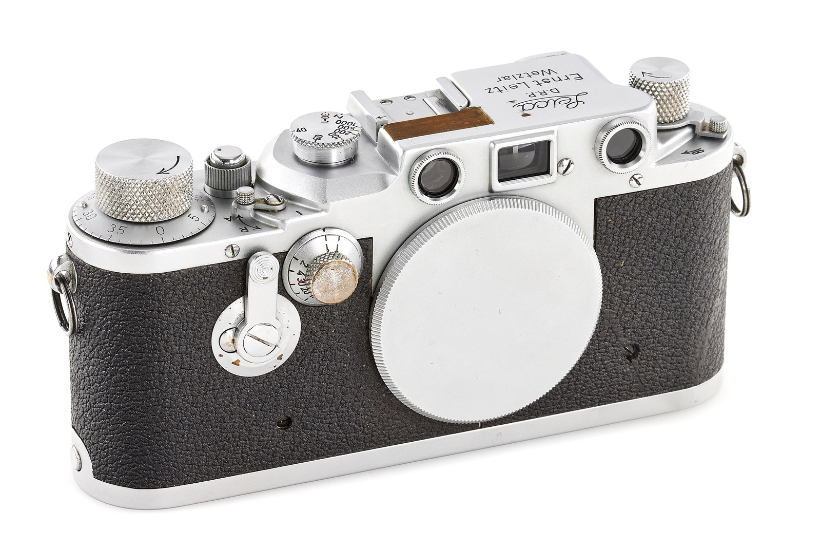 Leica IIId Red Curtains *: Very rare, one of only 427 Leica IIId ever made during WWII, it was the first Leica model produced on a die-cast chassis and with a built-in self-timer, technical features that would later become a st
