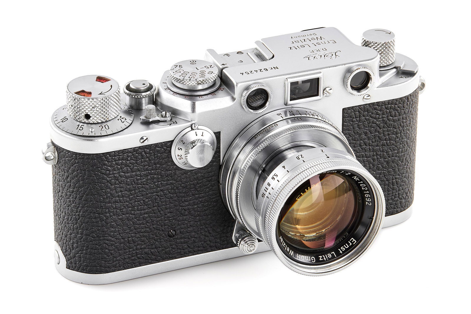 Leica IIIf with Summicron 2/5cm: Beautiful IIIf in almost mint condition, the shutter curtains need attention, with a sought-after Summicron 2/5cm meter scale no.1021692 with Thorium lenses, optics showing a few cleaning marks on the