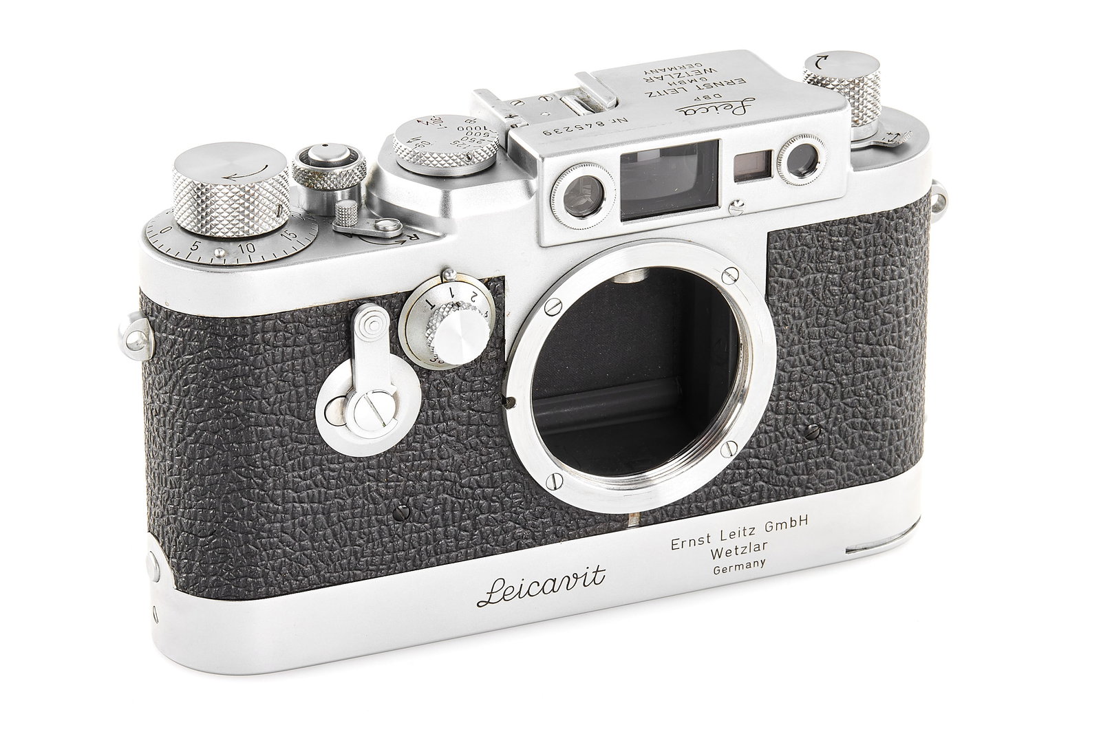 Leica IIIg ELC *: A nice Canadian IIIg with Wetzlar engravings, in very good condition, showing some scratches on the top plate and repair in the vulcanite, with chrome Leicavit. SN: 845239