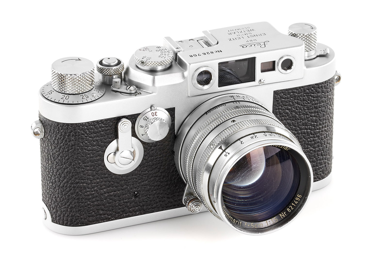 Leica IIIg with Summarit 1.5/5cm: Very nice body in mint condition, with quite early Wetzlar Summmarit 1.5/5cm no.821496 in meter scale, showing noticeable cleaning marks, with leather eveready case. SN: 826708
