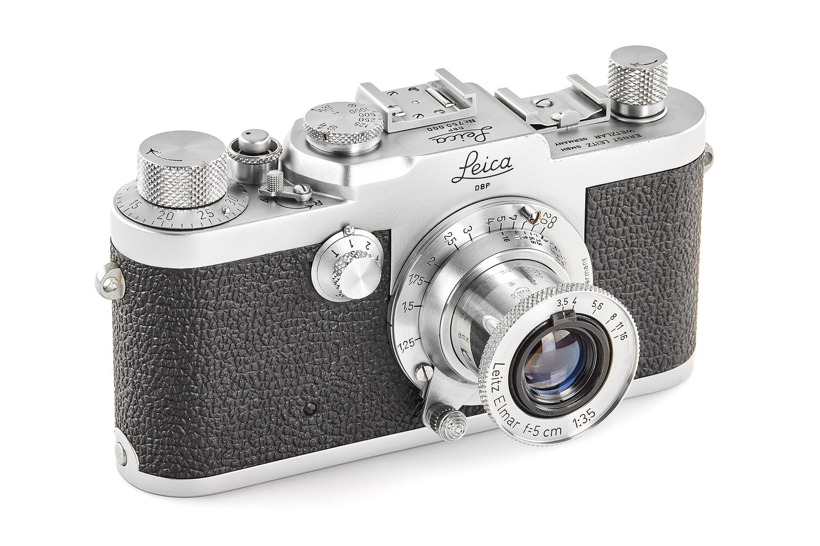 Leica Ig prototype no.750000 *: An extraordinary and historically important prototype of the Leica Ig, produced circa 1953 and distinguished by its highly unusual “humpback” platform integrated into the top plate to