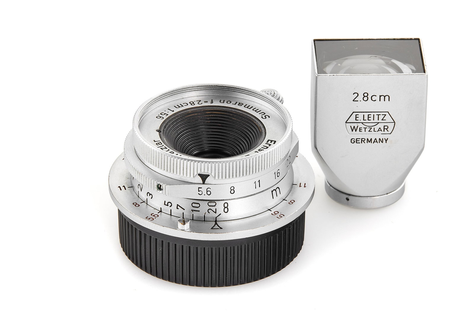 Summaron 5.6/2.8cm SNOOX: Beautiful sought-after Summaron for M39 made of the initial production, meter scale version in almost mint condition, optics showing some cleaning marks, with chrome SLOOZ finder (small scratch on