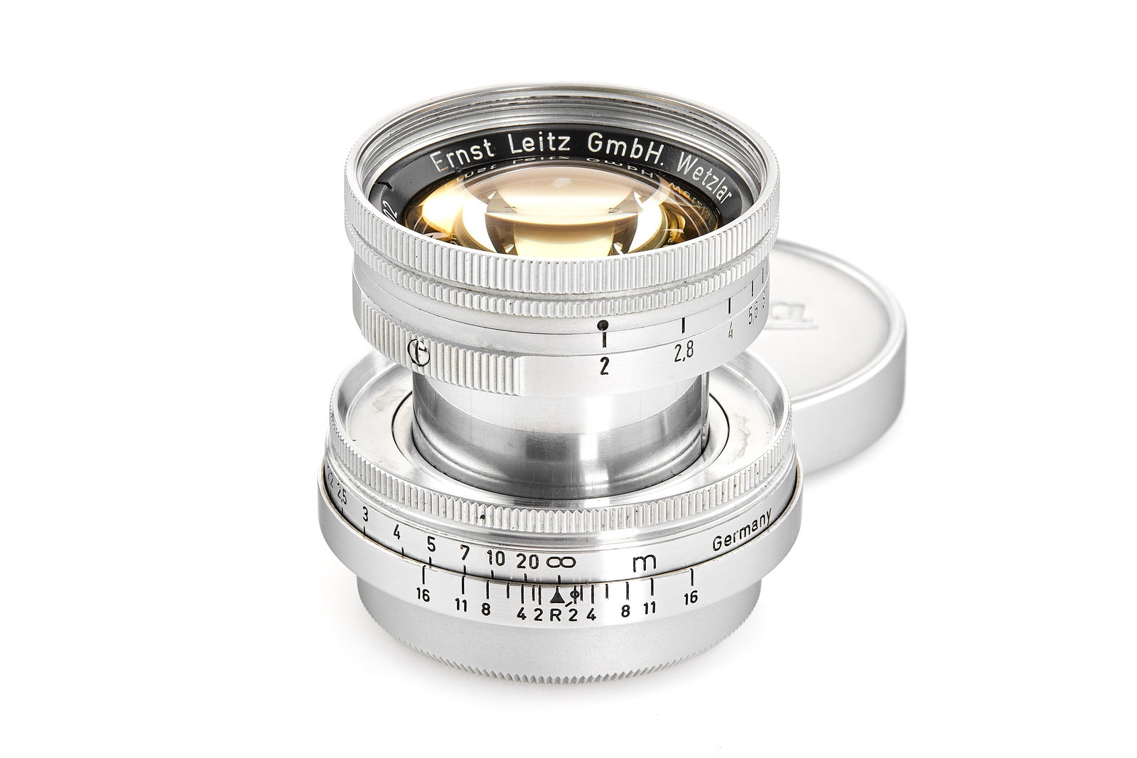 Summicron 2/5cm Thorium *: An early Summicron 5cm in M39 mount, featuring the characteristic yellowish glass caused by thorium-containing elements used in the optical formula. Preserved in near-mint condition with very good