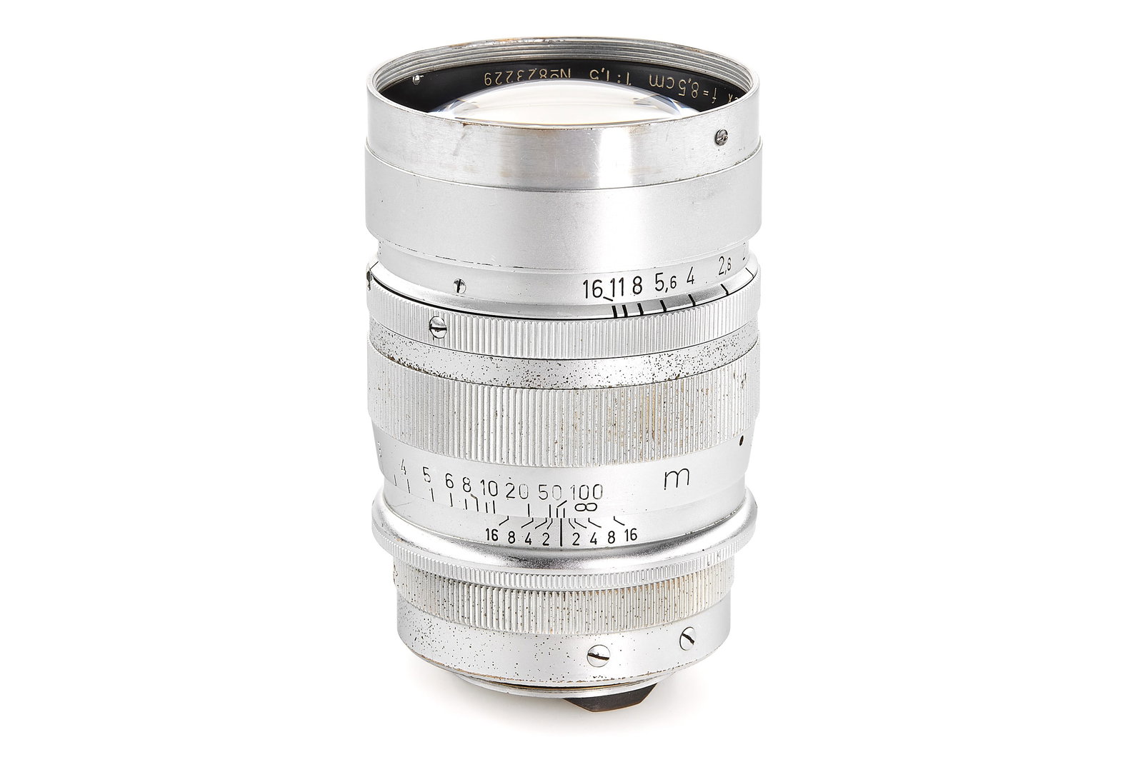 Summarex 1.5/8.5cm SOOCX chrome 3rd Version: Third version of this fast portrait lens, in good condition, showing some pits in the chrome finish, with small triangle in semicircle as aperture index, optics showing some light cleaning marks and