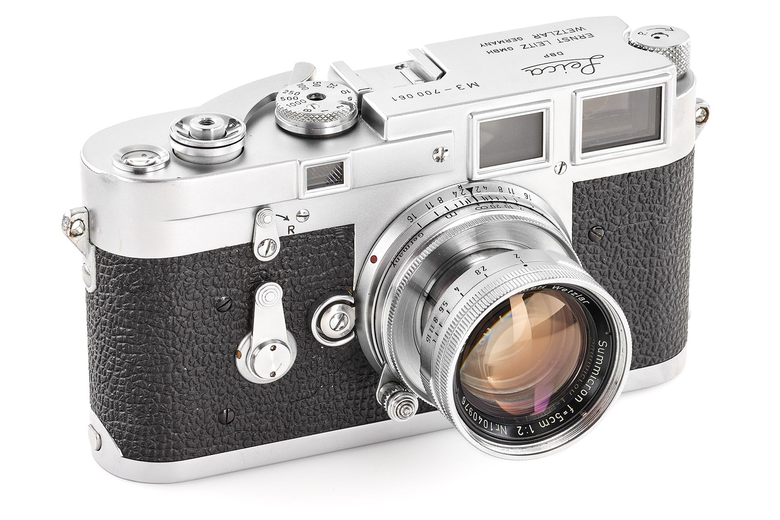 Leica M3 Double Stroke no.700061 *: Extremely early Leica M3 in very good, original condition. It has all the early features, like the double stroke advance, the earliest type back door, early casting (with guss number 219), no 'L' seal