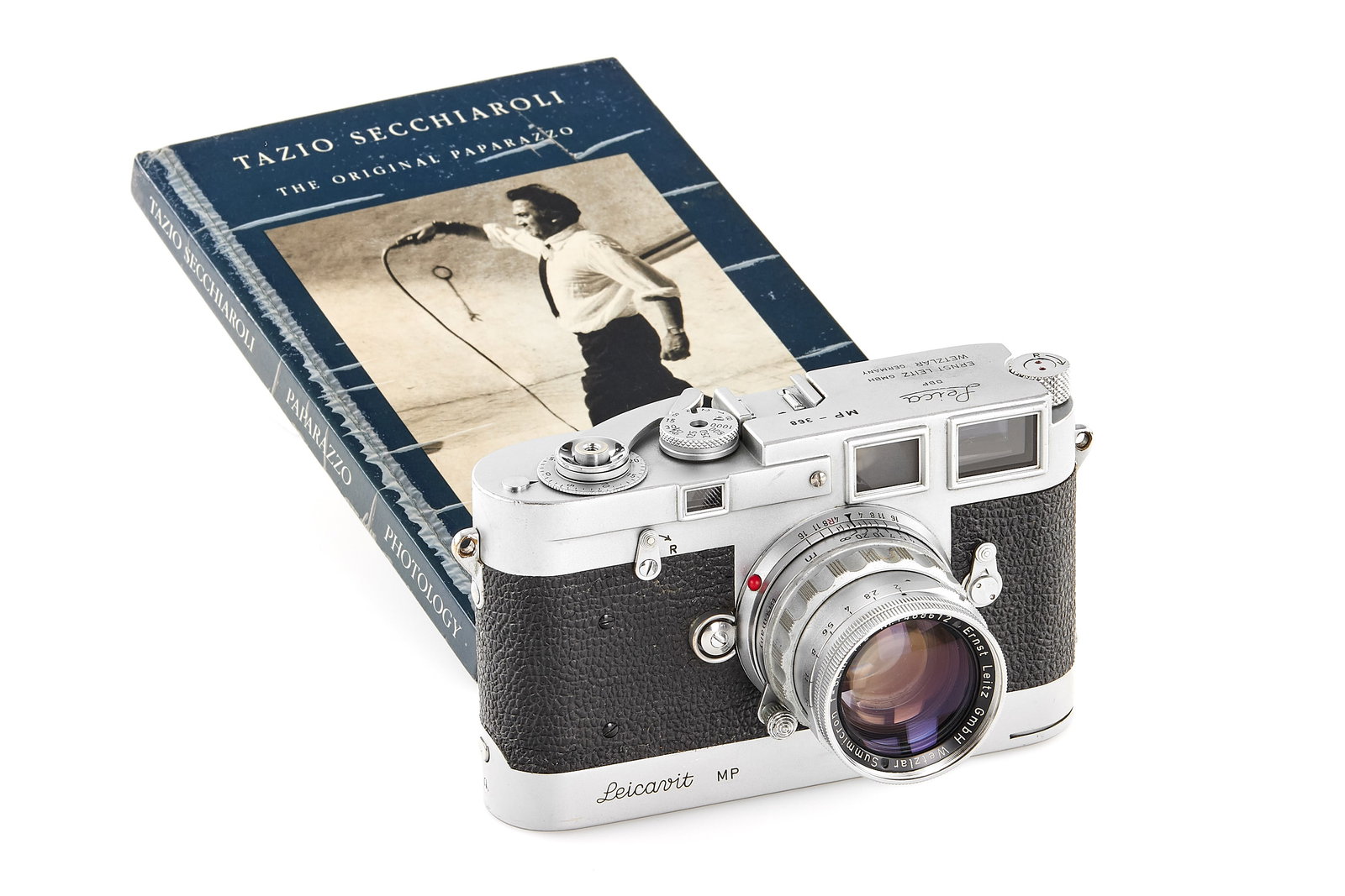 Leica MP chrome no.MP-368 'Tazio Secchiaroli' *: An historically important Leica MP no.368, delivered on 16.01.1958, and documented as the personal camera of Tazio Secchiaroli, one of the original Roman paparazzi whose work defined the visual cultur