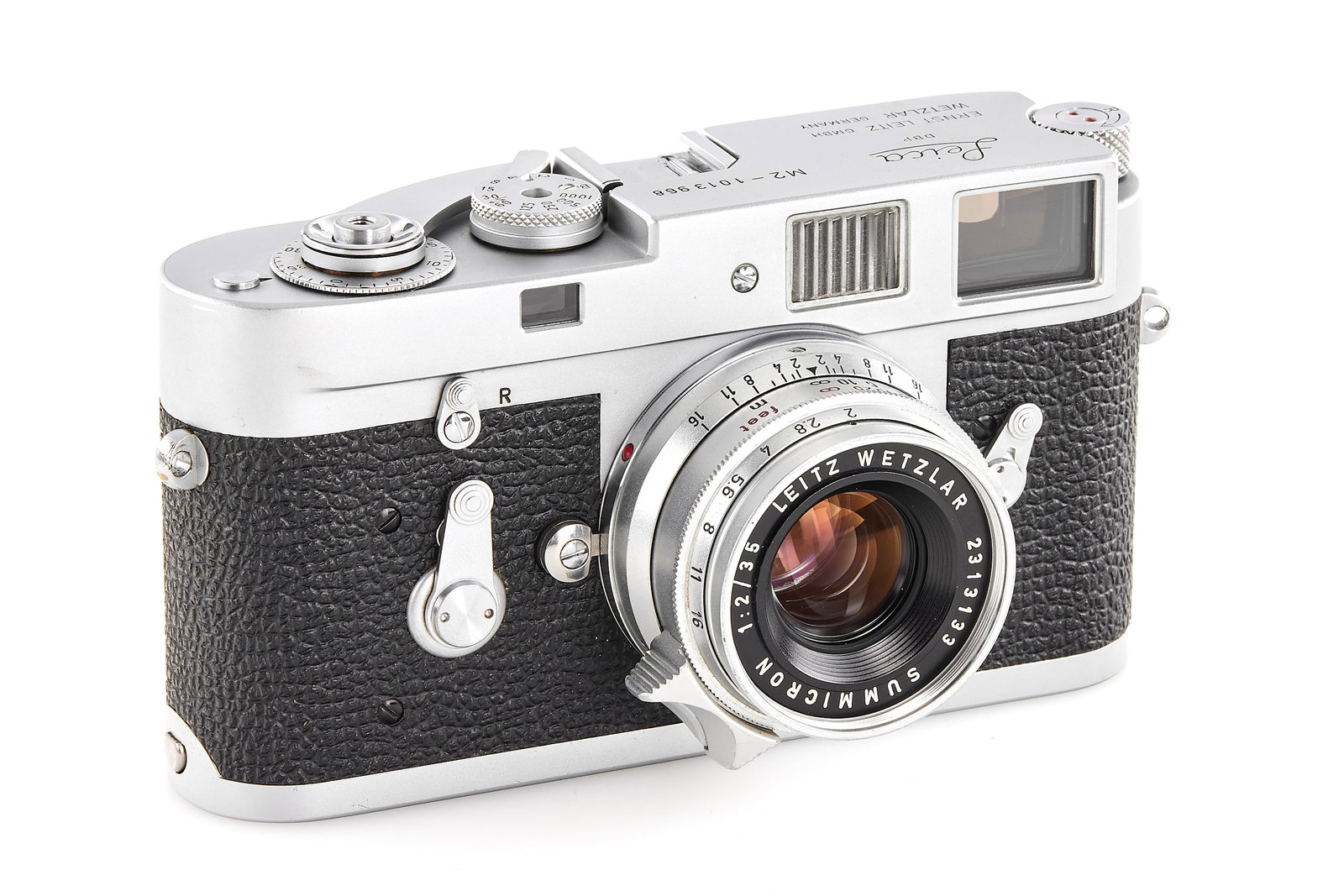 Leica M2 chrome with Summicron 2/35mm 8-element: Nice M2 chrome in very good condition, showing normal signs of use, delivered to Frankfurt on 23.03.1961, with late, rare sought-after Summicron 2/35mm 8-element no.2313133 from the last batch