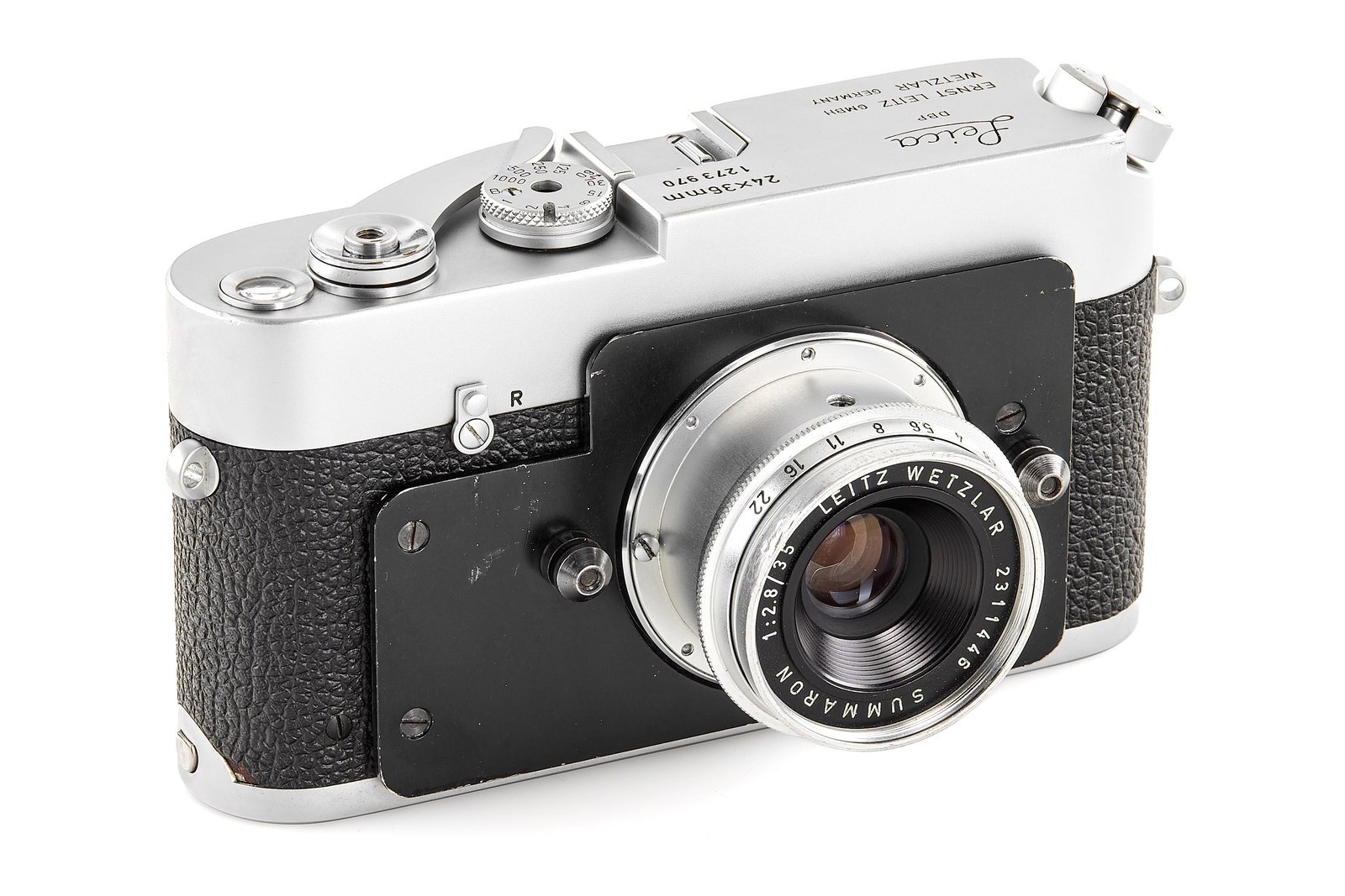 Leica MDa Post 24x36mm with Summaron 2.8/35mm *: Rare Post camera from the last batch of 24x36mm MDa cameras, in very good condition, a couple of light dents can be seen on the top plate, with fixed Summaron 2.8/35mm no.2311446 (fixed focus and