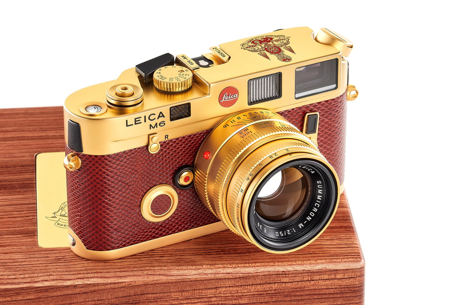 Leica M6 Gold 'King of Thailand' *: Rare gold Leica M6 from a special edition of 700 cameras produced for The King of Thailand Bhumiphol Adulyadej to commemorate the jubilee of his accession to the throne, body no.2176506 and special en