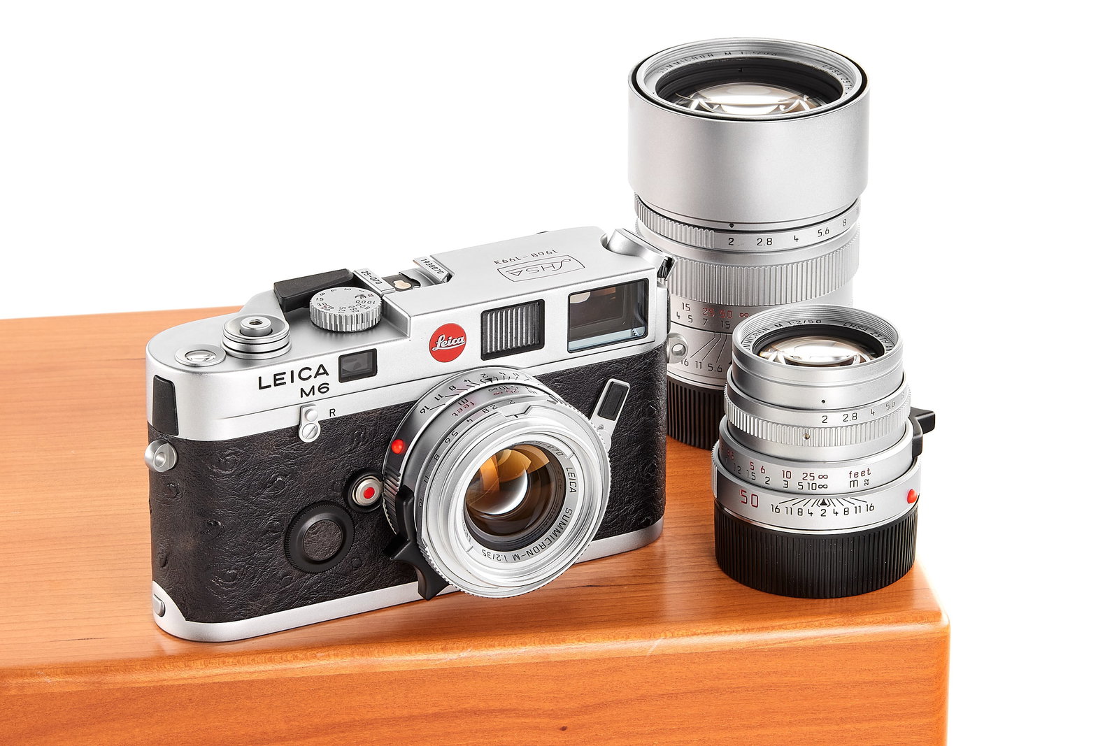 Leica M6 LHSA 1968-1993 outfit *: Special edition Leica M6 outfit, issued in 151 pieces to commemorate the 25th anniversary of the LHSA, set in mint condition, including M6 body no.1938070 with special engraving: LHSA logo with '1968-