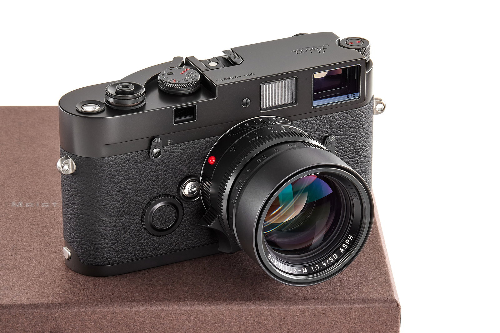 Leica MP 10323 'Meister Edition Berlin' outfit *: An extremely rare camera special edition of only 10 (!) cameras issued to commemorate 10 years of the Leica Store Berlin, including an analogue Leica MP no.4983516, engraved '07/10' in special 'blue s