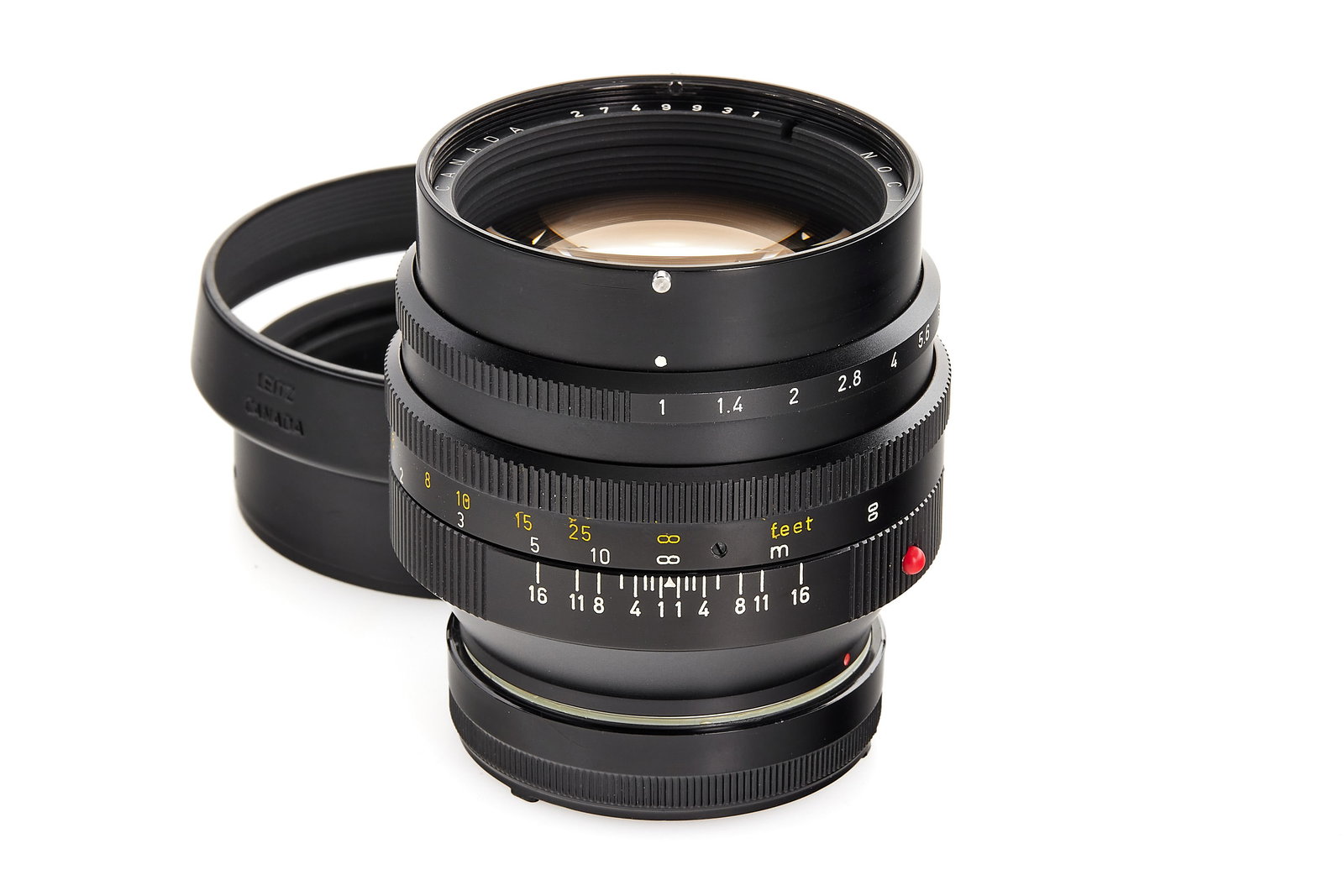 Noctilux-M 1/50mm 11821 E58 First Batch *: Sought-after first version 1/50mm Noctilux with E58 filter thread, early example from the first production batch, in excellent condition, very good optics, including a matching 12519 hood (cond. B) an