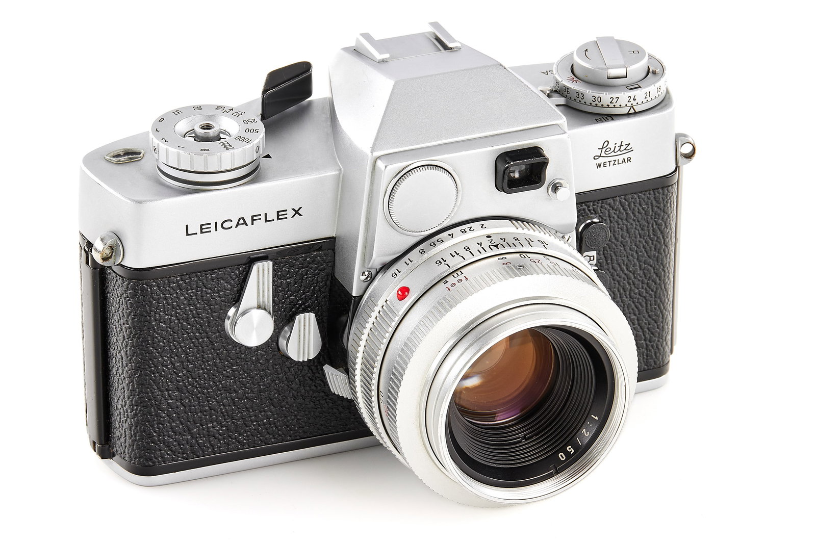 Leicaflex chrome Pre-Series with Summicron 2/50mm Pre-Series: Beautiful extremely rare pre-series of the first version Leicaflex, used for evaluation before the productions commenced, in very good condition, note the absence of serial number, the pie shaped fram