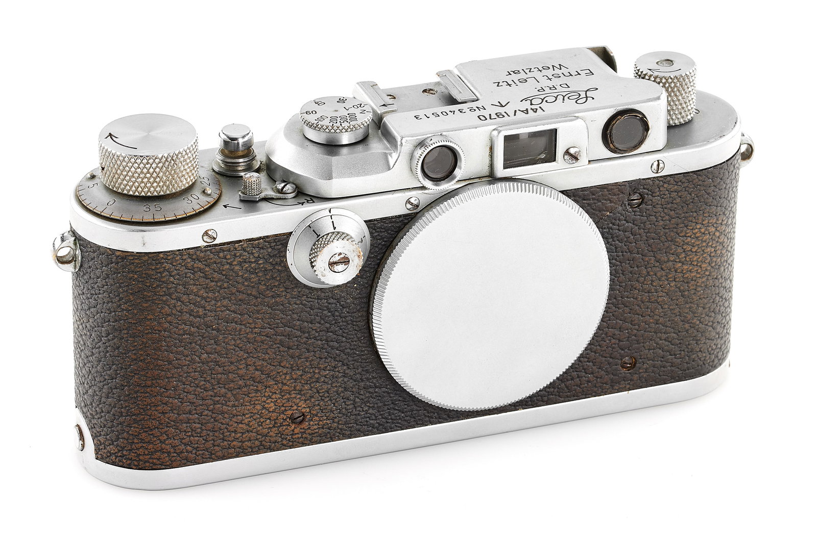Leica IIIa chrome 'Royal Air Force': Very rare Leica IIIa from the British Royal Air Force (RAF), bottom plate engraved with the military arrow and the contract number '14A/1970', in good condition, with body cap. SN: 340513