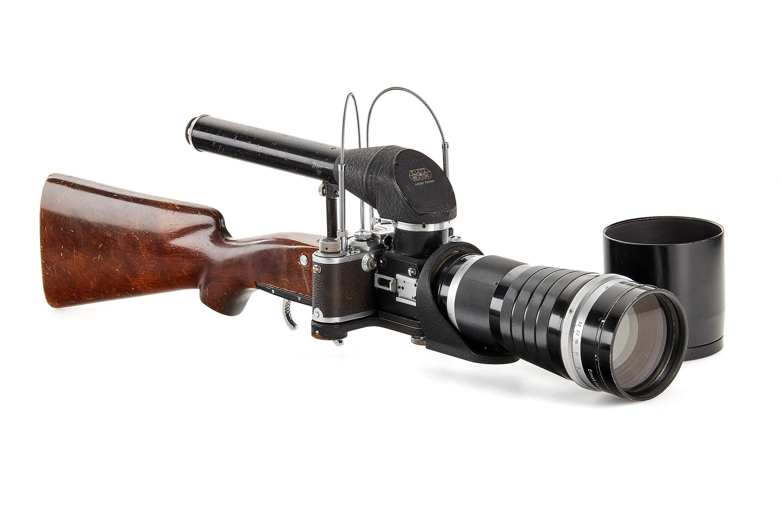 E. Leitz New York Leica Gun RIFLE 'Patent Pending' *: The E. Leitz New York “RIFLE” is among the rarest and most unusual Leica accessories. The offered outfit is preserved in excellent, original condition. It includes the distinctive wooden