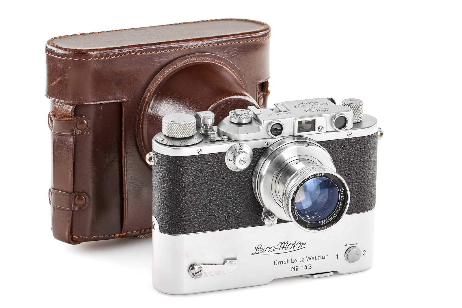 Leica-Motor MOOLY pre-series no.143: Very early, pre-production MOOLY, extremely rare version showing 4 distinctive corners in the housing, another unusual feature is the double-underlined 'o' in the serial number engraving - typical for