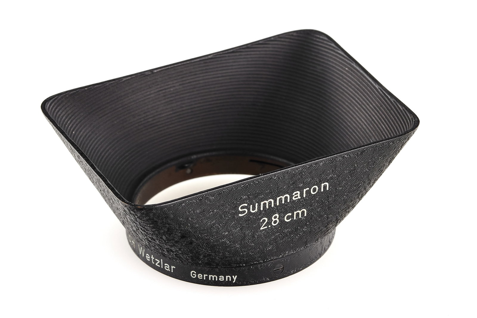 SOOBK Hood Summaron 2.8cm: Rare sought-after hood for the vintage Summaron 2.8cm, in black crackle finish, early version with 'Summaron 2.8cm' engraved, clamping screw fitting, in absolutely mint condition, with rare maker's