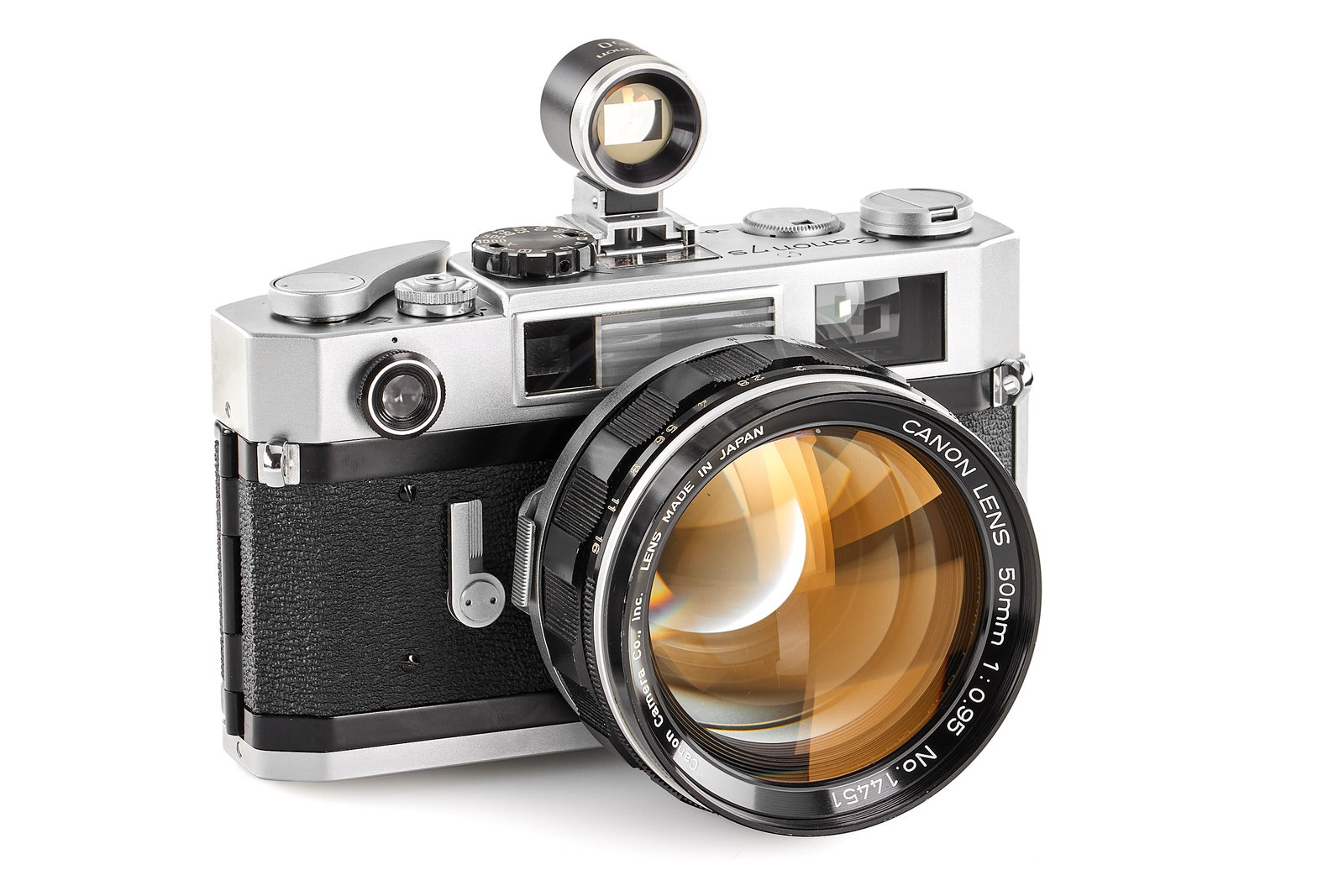 Canon 7s chrome with 0.95/50mm: Body in near-mint condition, with sought-after ultra-fast Canon 0.95/50mm no.14451 with very good optics, front cap, lens case and 50mm finder. SN: 117416