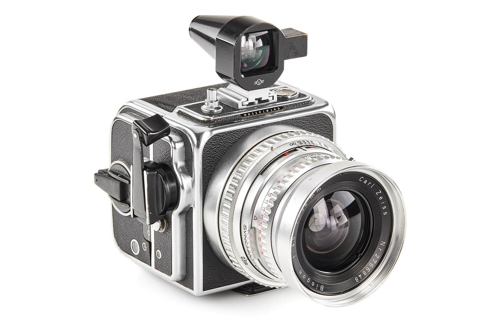 Hasselblad Super Wide C: Beautiful SWC in near-mint condition, with chrome Biogon 4.5/38mm no.2766848, optics showing a light separation, with later chrome A12 magazine no.RP3239724 (matching film holder and slider), includin