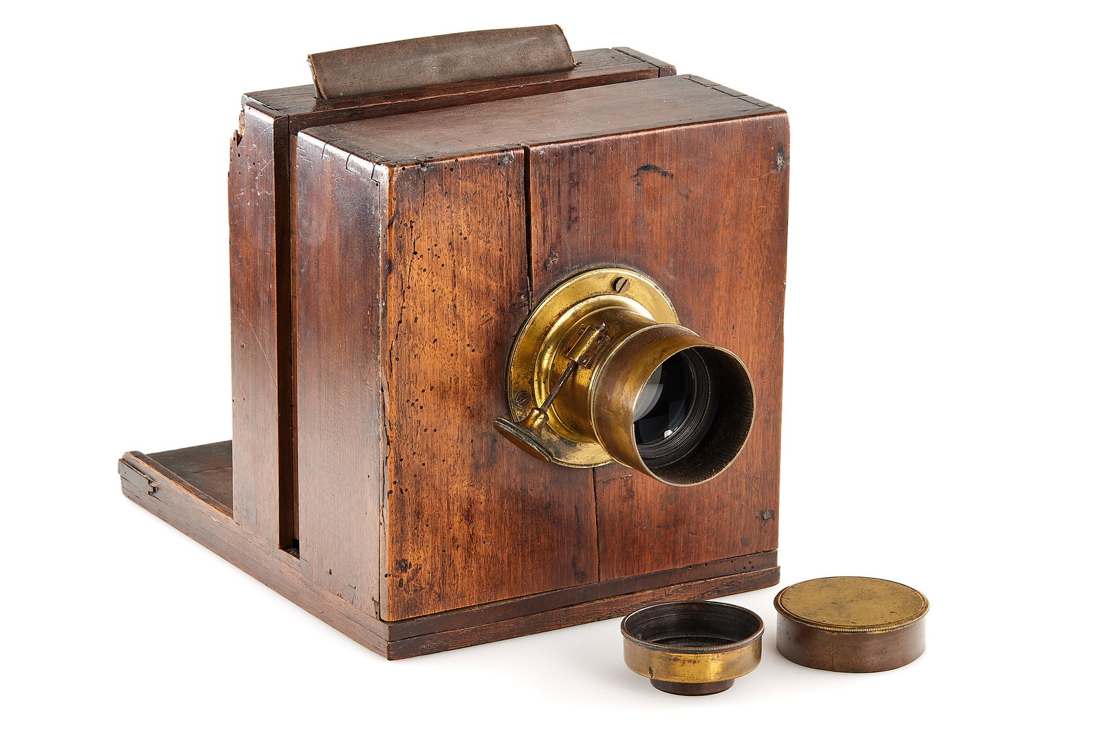 Robert Jones Sliding Box Camera *: Extremely early sliding box type camera, probably the oldest made in North Wales (UK) around 1856, for 11x11cm wet plates, in original, used condition, wood with worm holes, the camera is signed