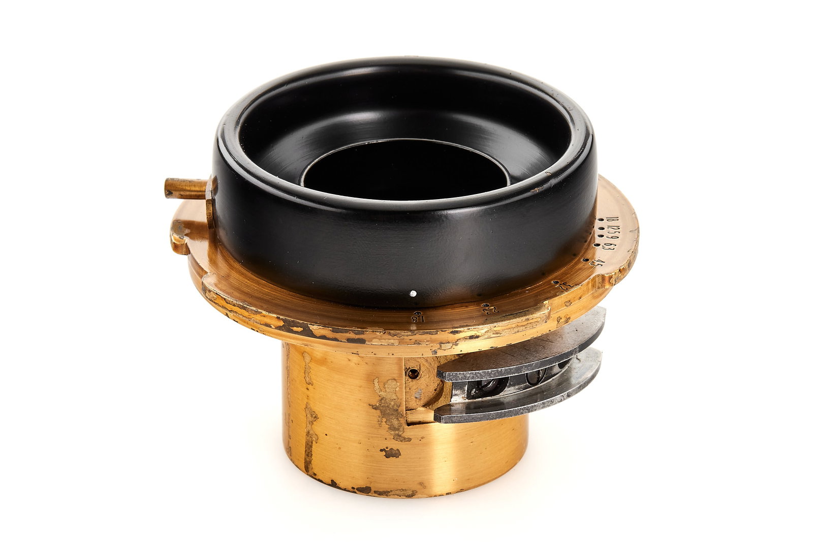 Astro Berlin Pan-Tachar 1.8/50mm *: Very rare sought-after German lens known for its nice bokeh, in cine-mount Debrie, covering Super 35mm, in good condition, good optics (later coated) only showing a few light cleaning marks. SN: 19931