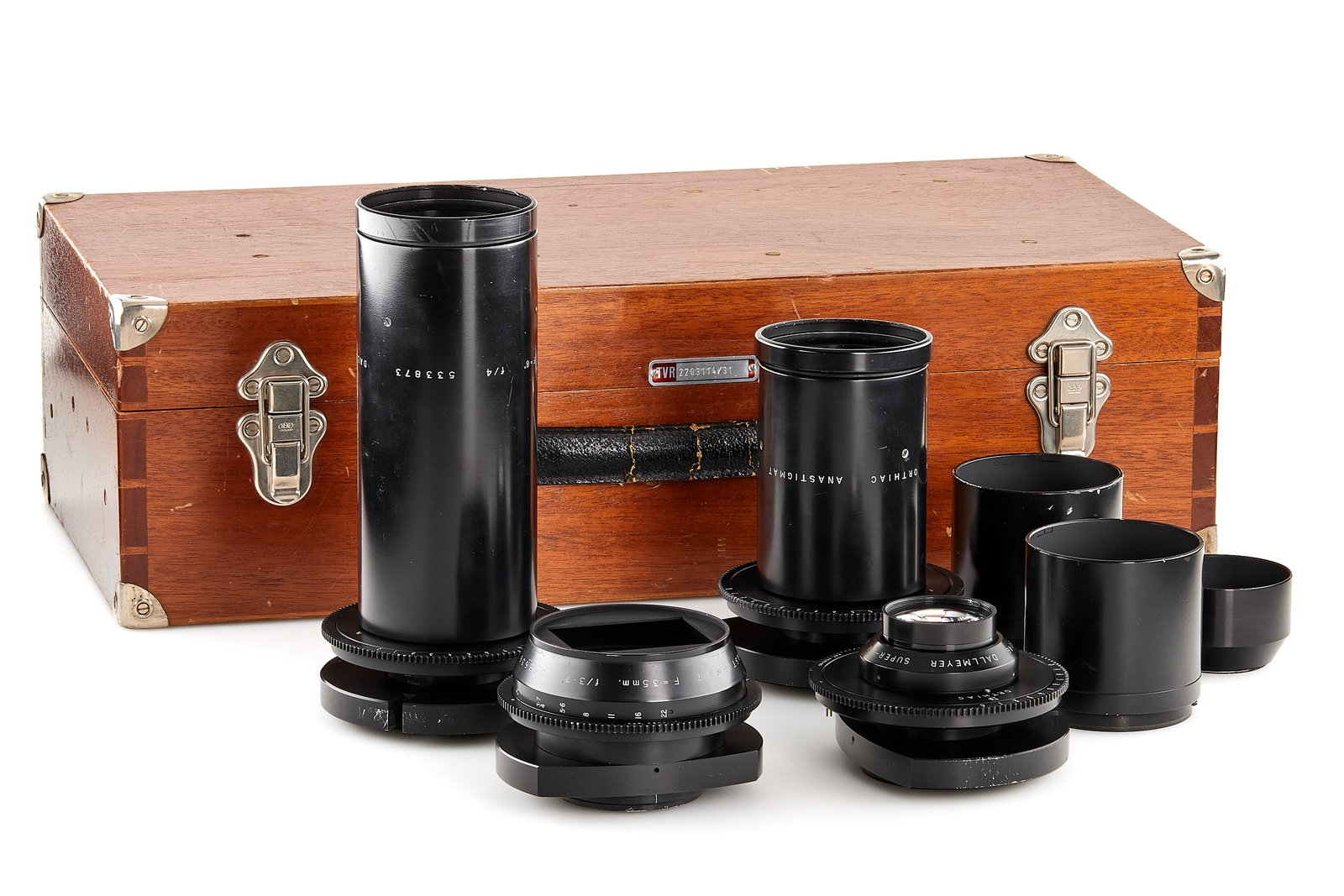 Dallmeyer set f. Marconi 'TVR' *: Very rare set of 4 high-end English lenses for Marconi television cameras, in Orthiac mount, consisting of an Anastigmat 3.7/35mm no.548636, a Super-Six Anastigmat 1.9/3" no.548046 (with hood), an