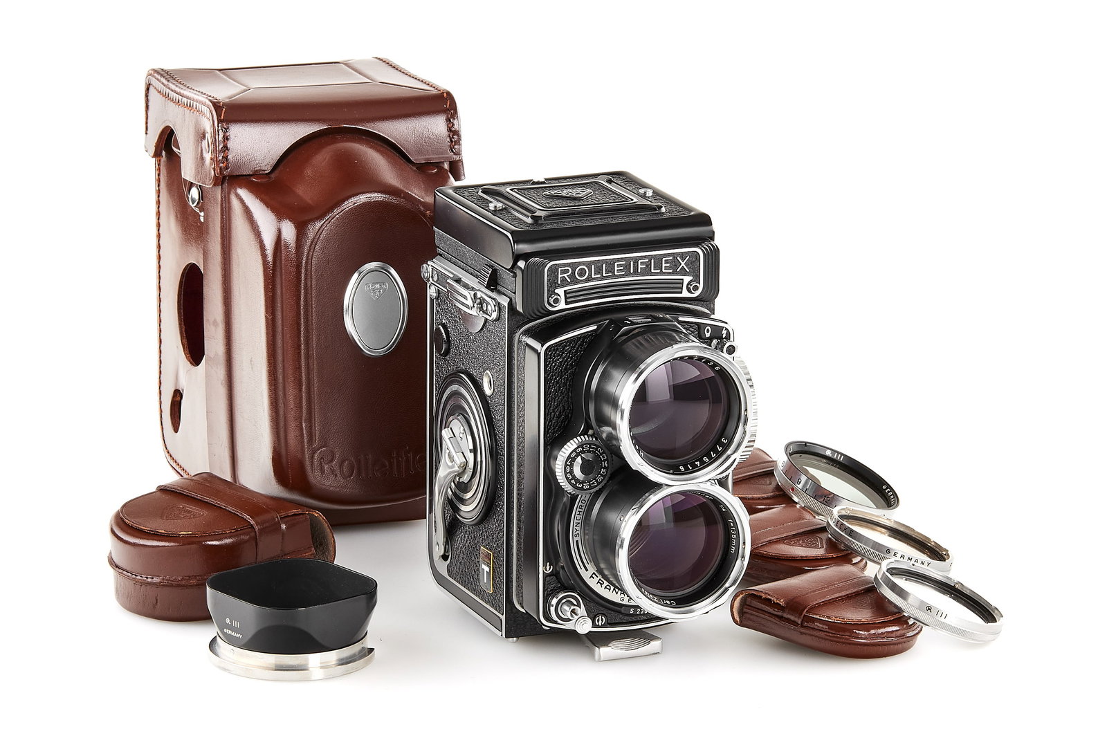 Rolleiflex Tele outfit: Beautiful sought-after Rolleiflex Tele in absolutely mint condition, still with flat glass provision, note the the French retailer Telos plate on the side, with Sonnar 4/135mm no.3774875 (good