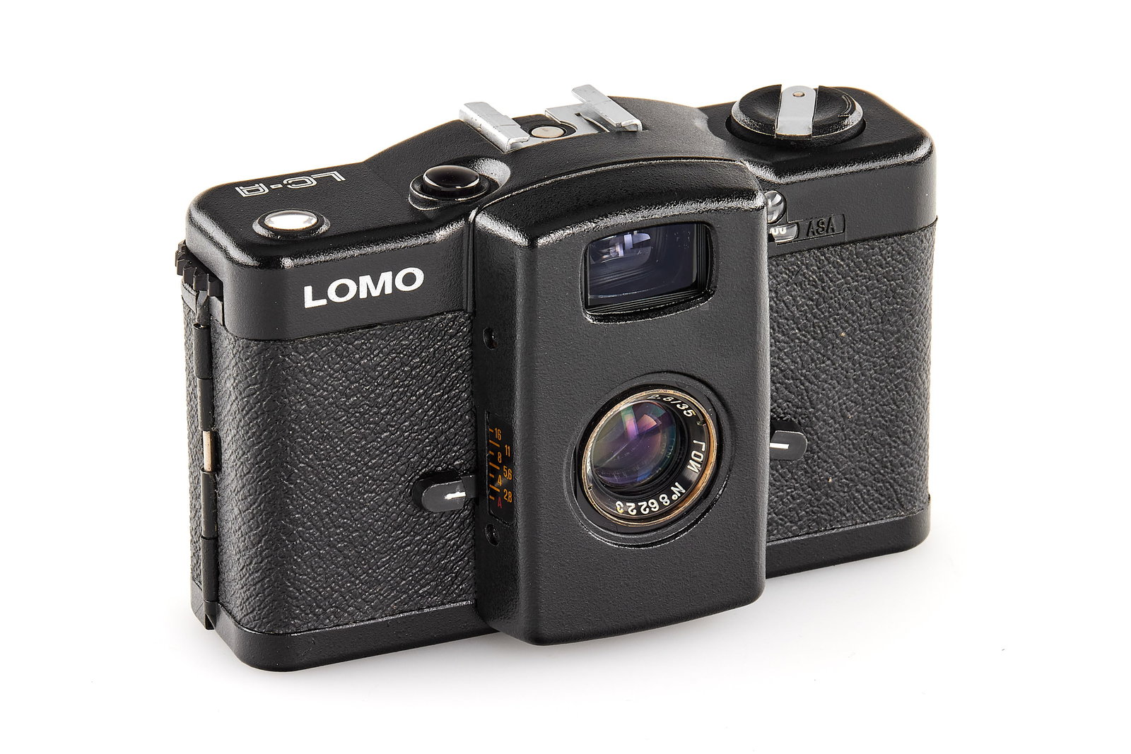 Lomo LC-A with GOI Minitar-7 2.8/35mm prototype: Lomo LC-A camera, built in 1986, fitted with a prototype GOI lens Minitar-7 R 2.8/35mm. In standard production, all Lomo LC-A cameras were equipped with the LOMO Minitar-1 2.8/32mm lens. This example 