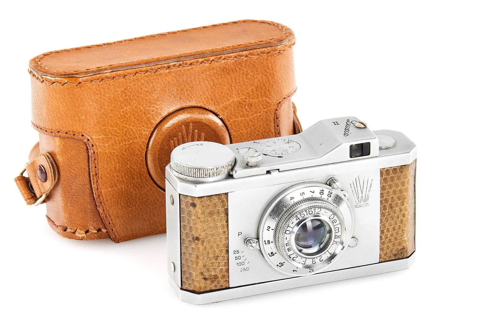 C.O.M.I. Luxia II *: Rare second model Luxia with improved shutter, chrome body with pale green reptile-pattern covering, for half-frame exposures on 35mm film, with collapsible Delmäk 2.9/27mm lens, in almost mint condi