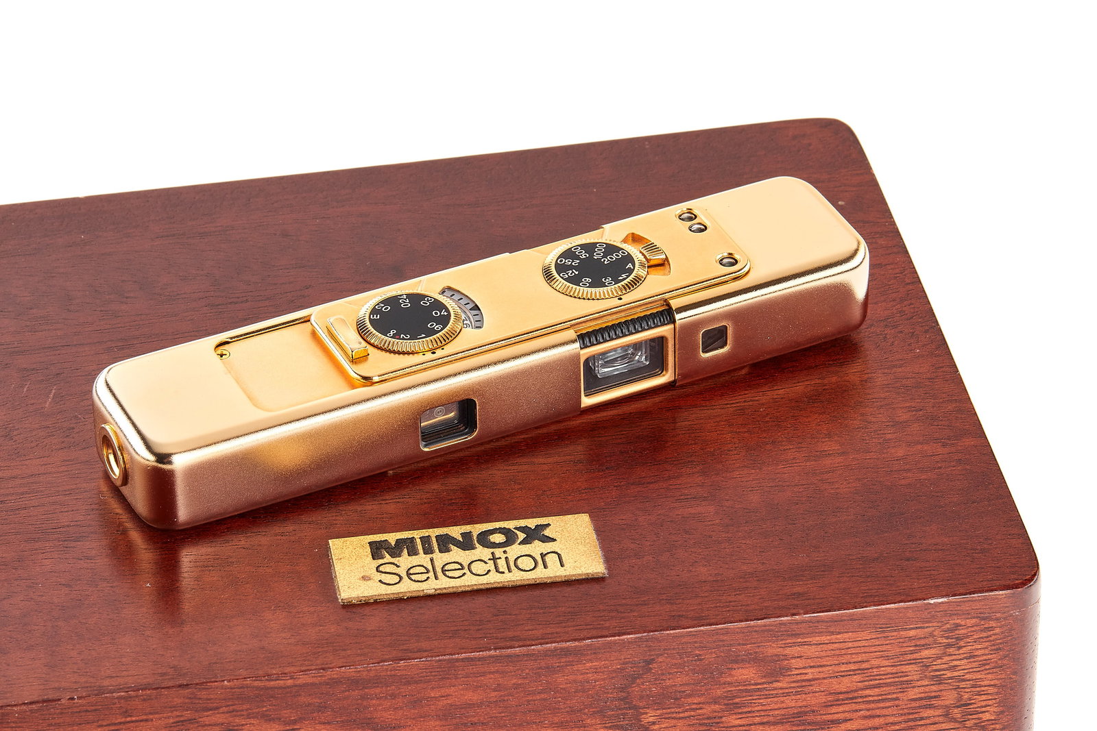 Minox LX Selection Gold: Beautiful limited edition with gold plated finish, in mint condition, complete with flash, leather cases, strap, certificate, papers and wooden presentation box. SN: 434/999