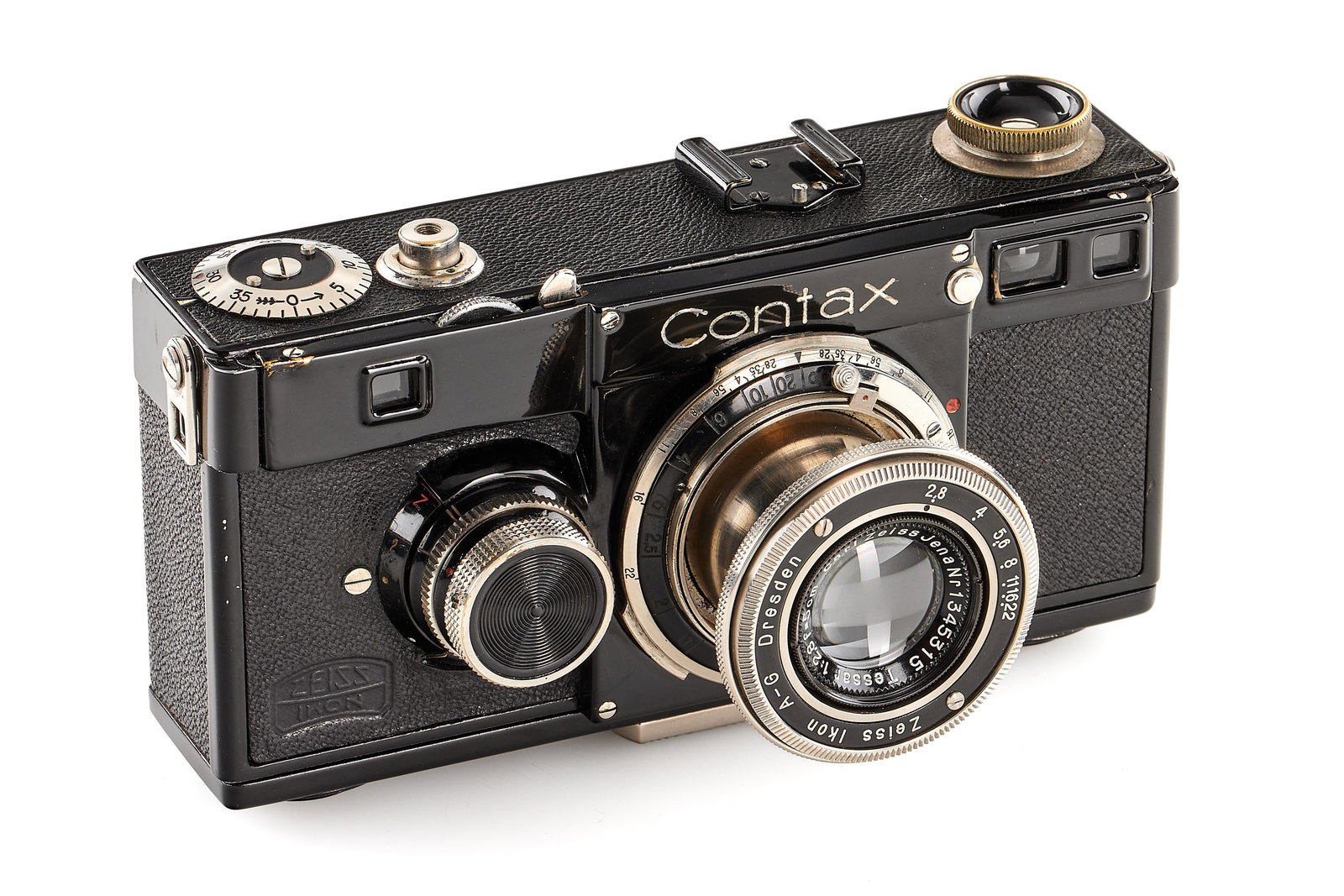 Contax I Version 4: Beautiful 4th version in original, very good condition, matching back door, with Zeiss Tessar 2.8/5cm no.1345315, good optics only showing a few light cleaning marks, leather case included. SN: