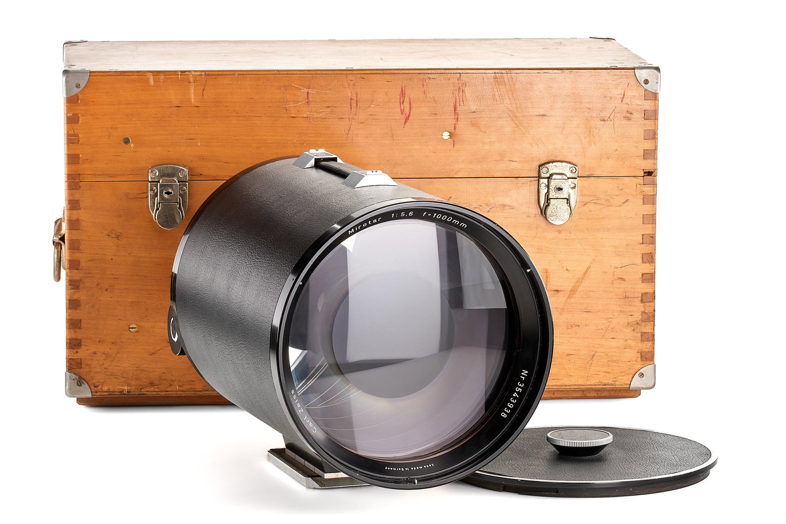 Carl Zeiss Mirotar 5.6/1000mm *: Extremely rare and impressive mirror lens by Carl Zeiss: the Mirotar 5.6/1000 mm in Contarex mount, originating from the very first batch produced in 1964, of which only about 8 lenses were initially