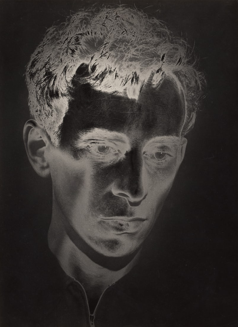 OTTO STEINERT (1915–1978) - Fahles Porträt, 1949: Vintage silver print, mounted on original exhibition cardboard 39,3 x 29,9 cm (15.5 x 11.8 in) With the photographer's early studio stamp "Foto + Copyright / DR. STEINERT KEPLERSTR. 3 / SAARBRÜCKEN" 