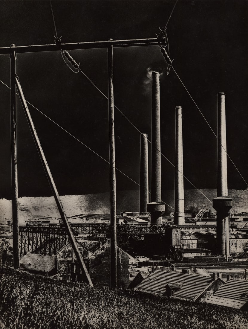 OTTO STEINERT (1915–1978) - Saarländische Industrielandschaft 2, 1950: Vintage silver print, mounted on original exhibition cardboard 39,1 x 29,6 cm (15.4 x 11.7 in) With the photographer's early studio stamp "Foto + Copyright / DR. STEINERT KEPLERSTR. 3 / SAARBRÜCKEN" 