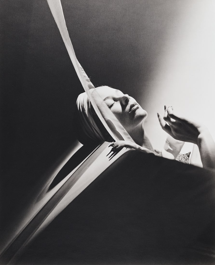 HORST P. HORST (1906–1999) - Lisa with Turban, New York 1940: Gelatin silver print, printed 1983 29,7 x 24,2 cm (11.7 x 9.5 in) Signed, stamped and titled by the photographer in pencil on the reverse, photographer's blindstamp in the margin lower right LITERATUR