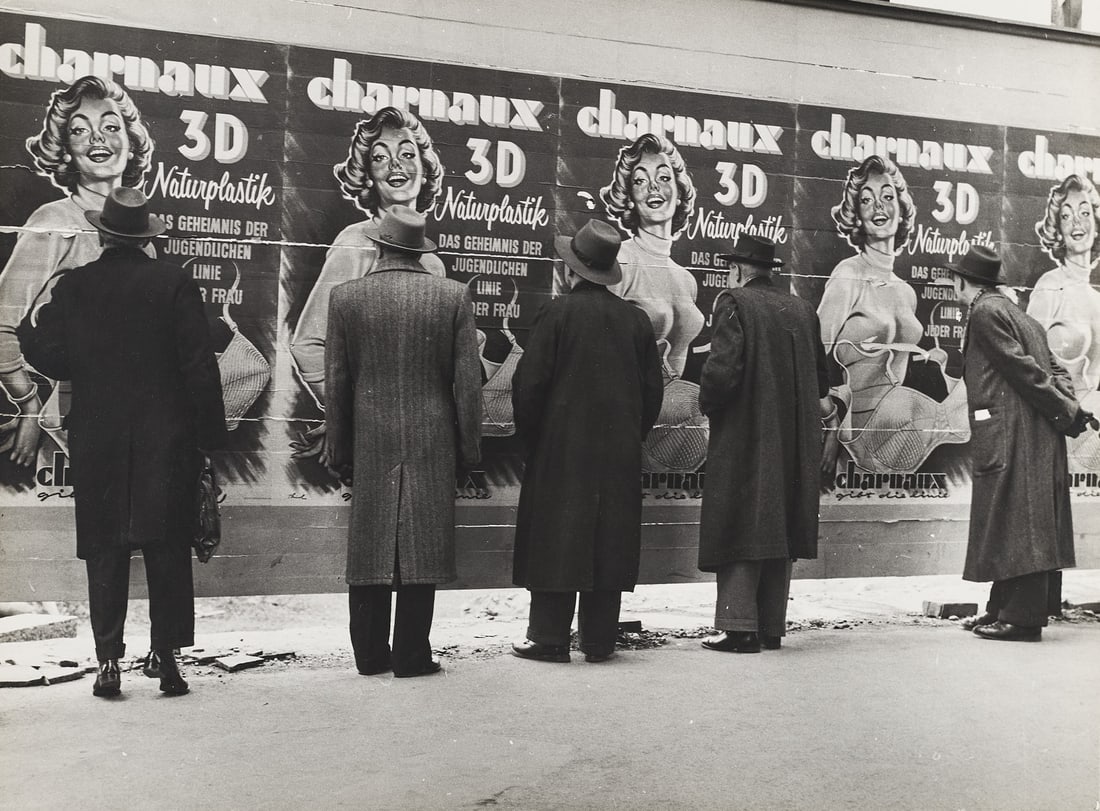 FRANZ HUBMANN (1914–2007) - Naturplastik von Charnaux, 1955: Gelatin silver print, printed in the 1960s 21,9 x 29,7 cm (8.6 x 11.7 in) Photographer´s stamp on the reverse LITERATURE Franz Hubmann, Wien. Metamorphosen einer Stadt, Vienna 1992, p. 31 (dated 1954