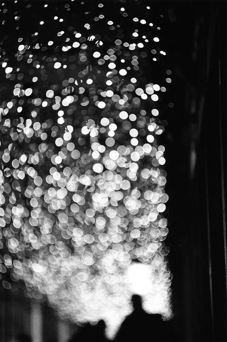 KIT YOUNG ( *1984) - Starry Night, Venice, 2017: Gelatin silver print 53,5 x 35,6 cm Signed, titled, dated and numbered by the photographer in pencil on the reverse Leica Darkroom Edition #1/3