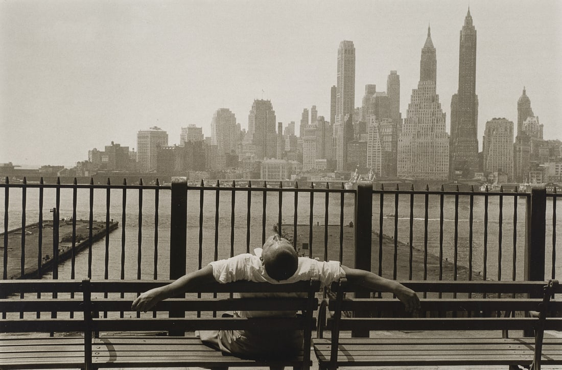 LOUIS STETTNER (1922–2016) - Brooklyn Promenade, New York 1954: Gelatin silver print on Agfa paper, printed 1987 19,6 x 29,5 cm (7.7 x 11.6 in) Signed, titled, dated and numbered by the photographer in pencil on reverse; Edition #13/20 PROVENANCE The Hulett Collec