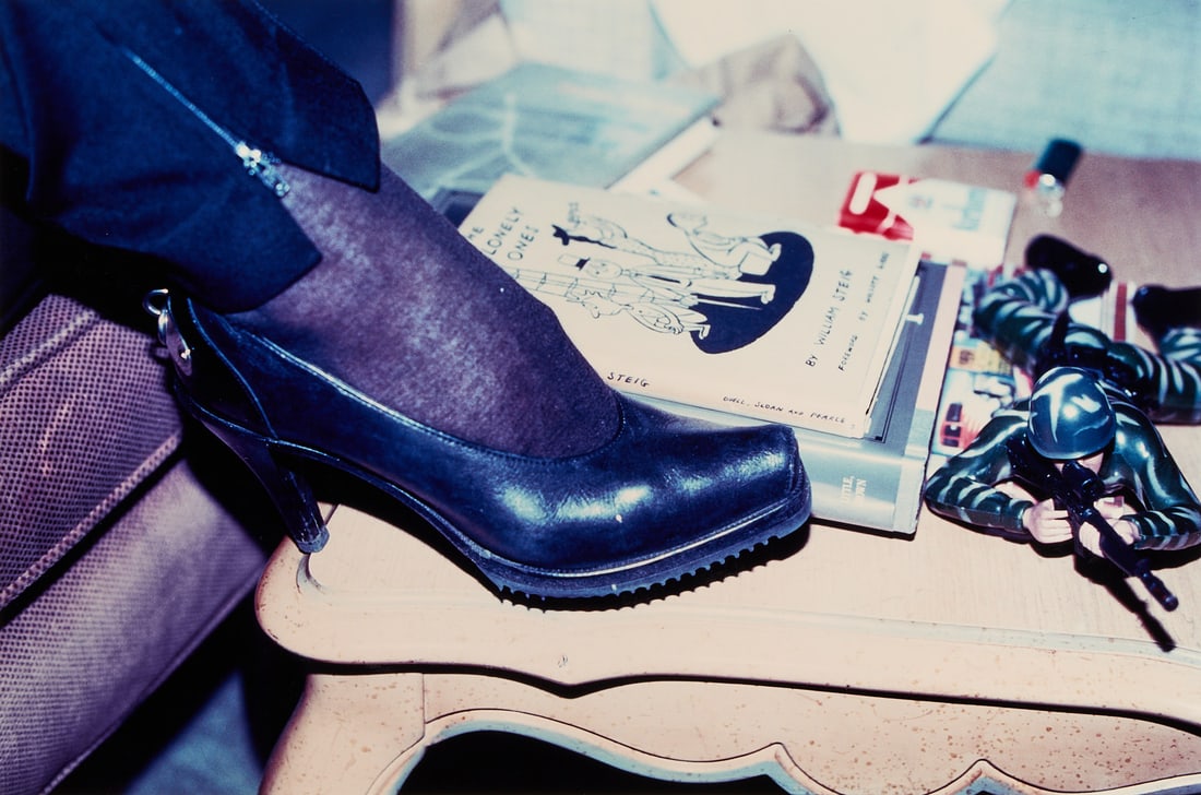 RICHARD PRINCE (* 1949) - Shaun Calley's Shoe, Chateau Marmont, Los Angeles 1990: Chromogenic print, on Kodak Professional paper with full margins 32,4 x 48,9 cm (12.8 x 19.3 in) Signed, dated and numbered by the photographer in ink in the white margin. Edition #B/26 PROVENANCE Pri