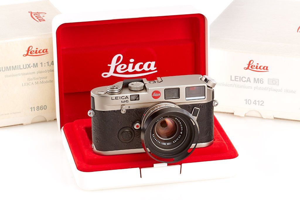 M6 Titan 10412 Set: like new body in maker's box with Titanium Summilux-M 1.4/35mm 11860 no.3599793 (new in maker's box), no. 1928180