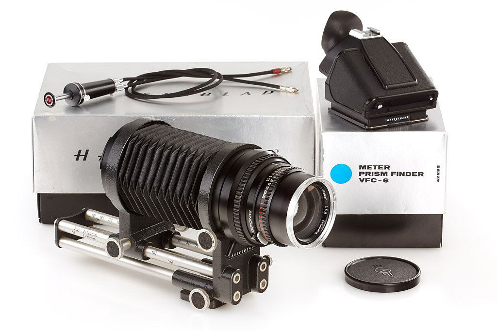 Carl Zeiss S-Planar 5.6/135mm: in mint condition with clean lenses (caps), Hasselblad automatic bellows, double cable release, VFC-6 metering prism in maker's box, no. 4736938