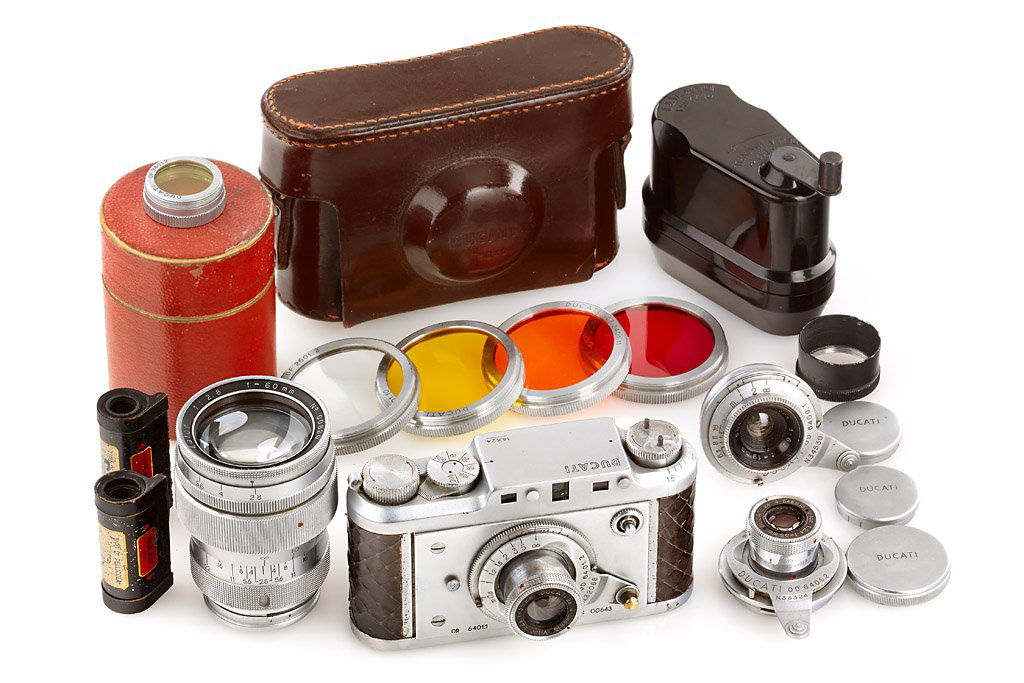 Ducati Sogno outfit: a fantastic outfit: Sogno body with reptile imitation skin (not original) with Vitor 2.8/35mm no.32068 (yellow filter 2401.2, cap, everready case), Vitor 2.8/35mm no.33324 (hood, cap), very rare Dugon