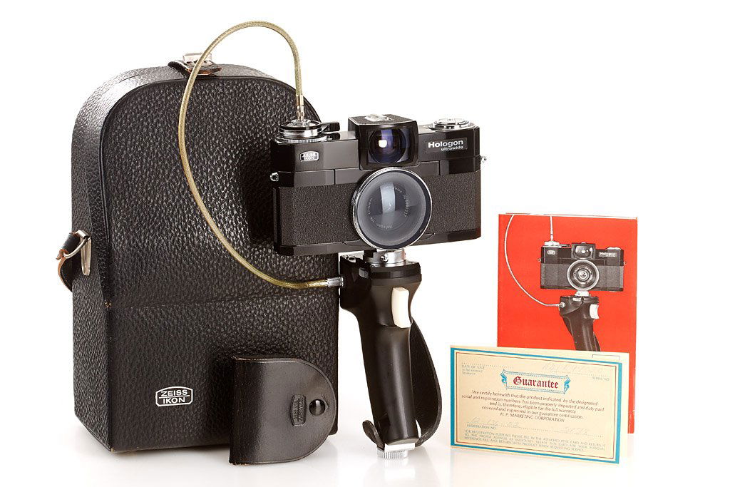 Zeiss Ikon Hologon Ultrawide: in mint condition and in perfect working order, Hologon 8/15mm no.5098937, complete with filter, caps, grip with cable release, instructions, warranty card and original case, no. R97020