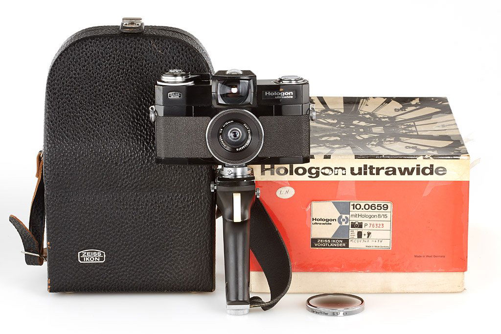 Zeiss Ikon Hologon Ultrawide: in good working condition, Hologon 8/15mm no.5098979, complete with filter, caps, grip with cable release, instructions, original case and maker's box, no. R97038