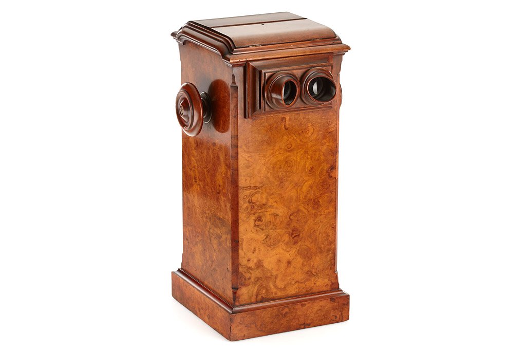 Table Top Stereo Viewer: for 8x16cm stereo images, polished wooden viewer with large transport knobs on both sides, total height 61cm,