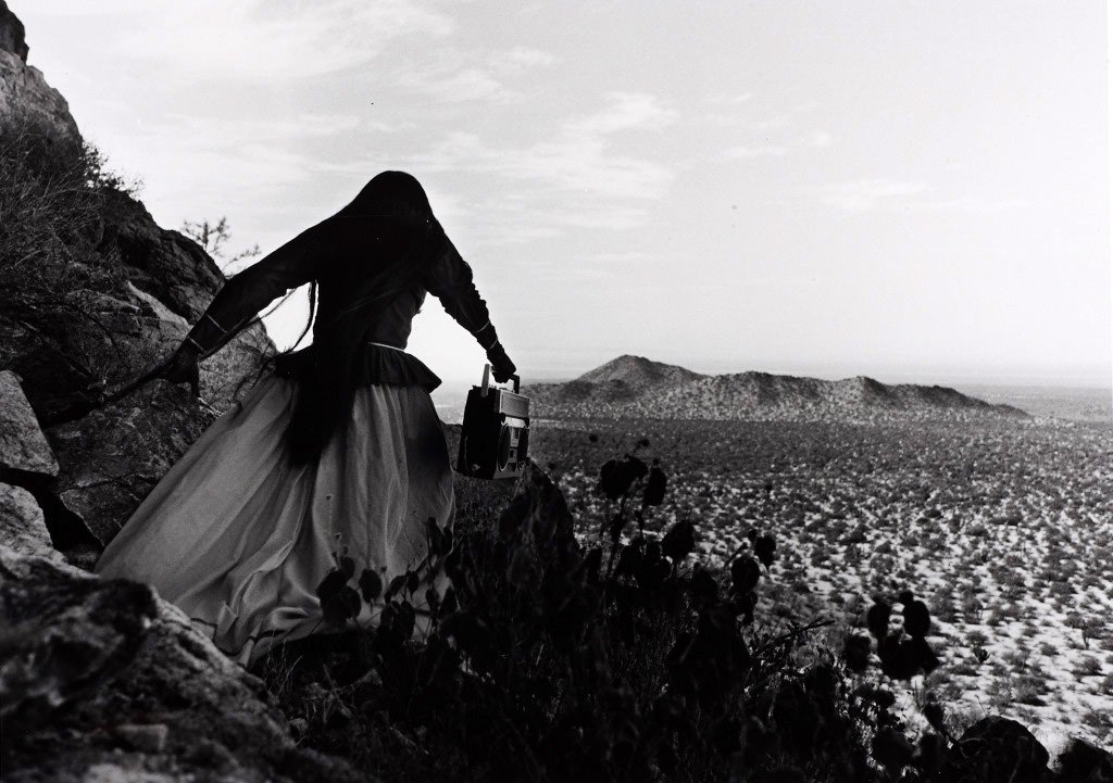 GRACIELA ITURBIDE (* 1942) ‘Mujer Angel – Districto de : Vintage silver print 22,8 x 32,2 cm Signed by the photographer in pencil on the reverse