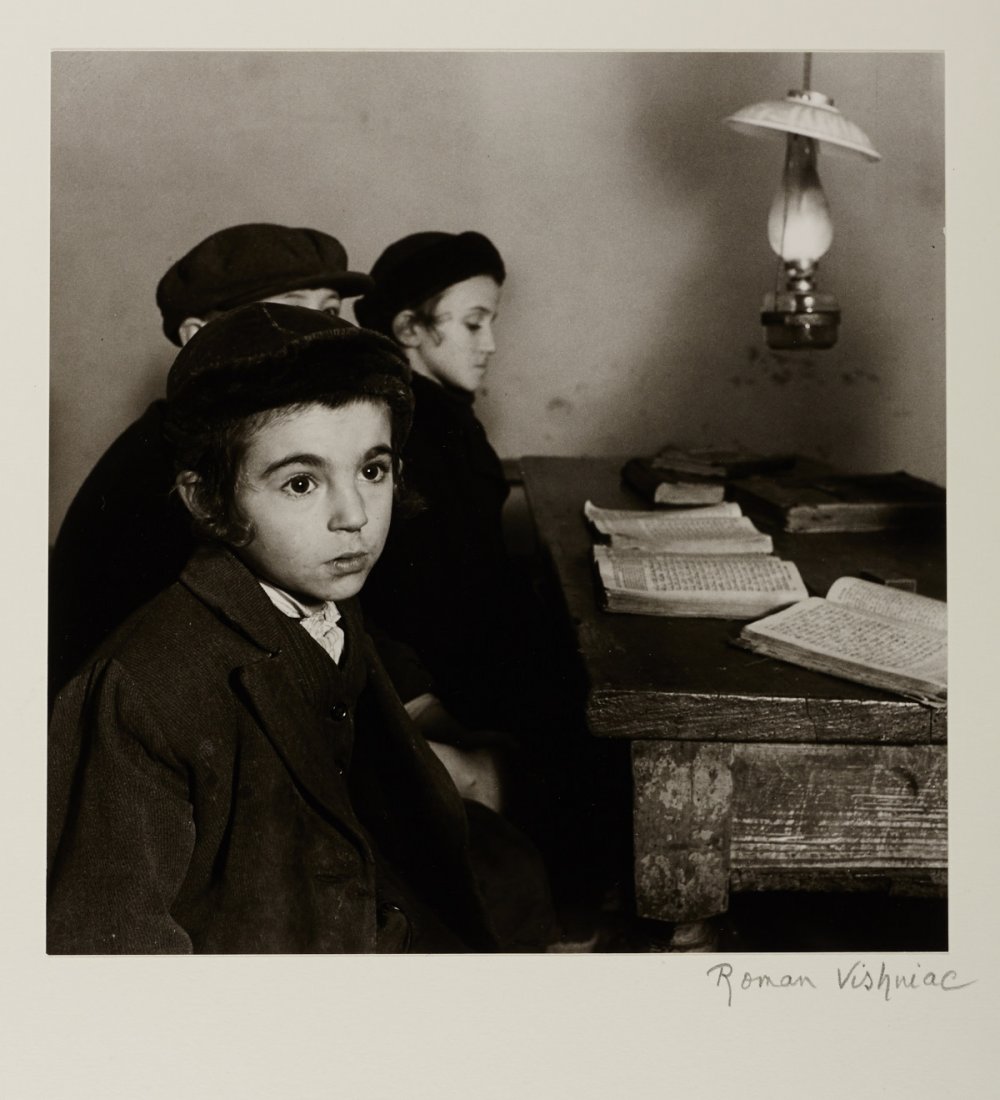 ROMAN VISHNIAC (1897 - 1990): Schüler / School boys (from ‘The Vanished World Portfolio’), 1940s, Gelatin silver print, mounted on original cardboard, printed in the 1970s 26,5 x 26,5 cm (10.4 x 10.4 in) Signed by the photogr